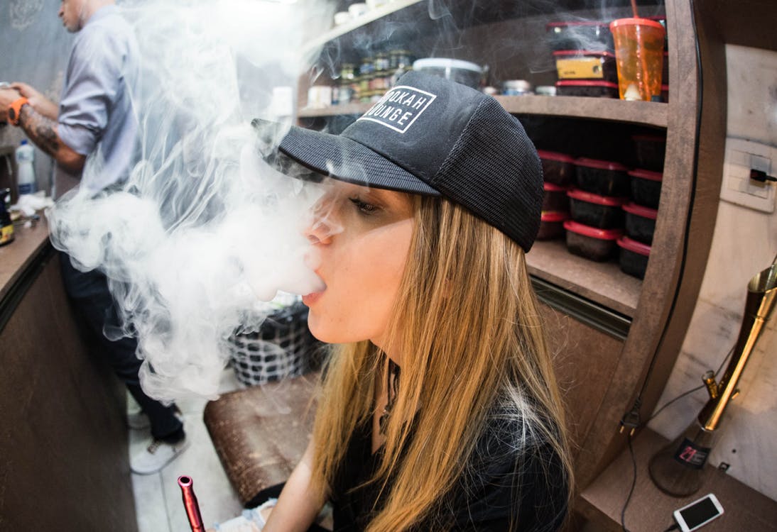 Wat te kiezen bij het verdampen van cannabis een draagbare of desktopvaporizer